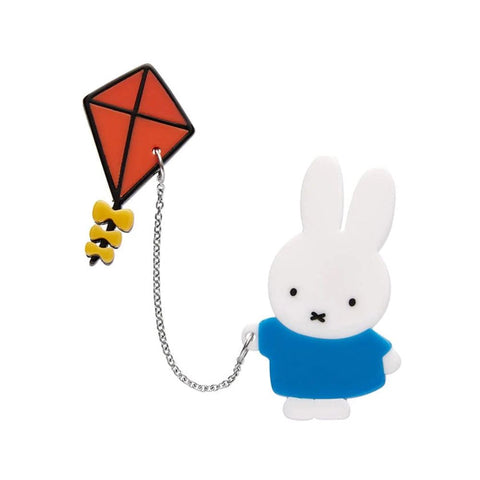 Erstwilder x miffy - Miffy flies a kite